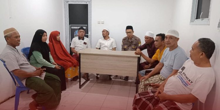 Dekat dengan Warga, Bhabinkamtibmas Pulau Kodingareng Jadi Sahabat Masyarakat
