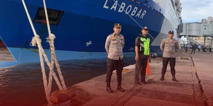 Patroli Ketat di Pintu Ekonomi Timur: Polsek Soeta Amankan Dermaga Makassar