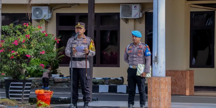 Kapolres Pinrang Pimpin Upacara Kenaikan Pangkat 42 Personel Periode 1 Januari 2025