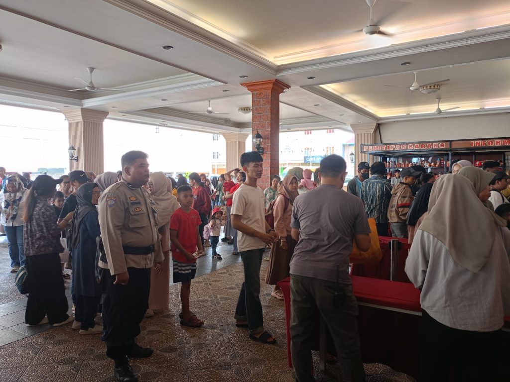 Antisipasi Gangguan Kamtibmas, Personel Polres Maros Pengamanan di Tempat Wisata