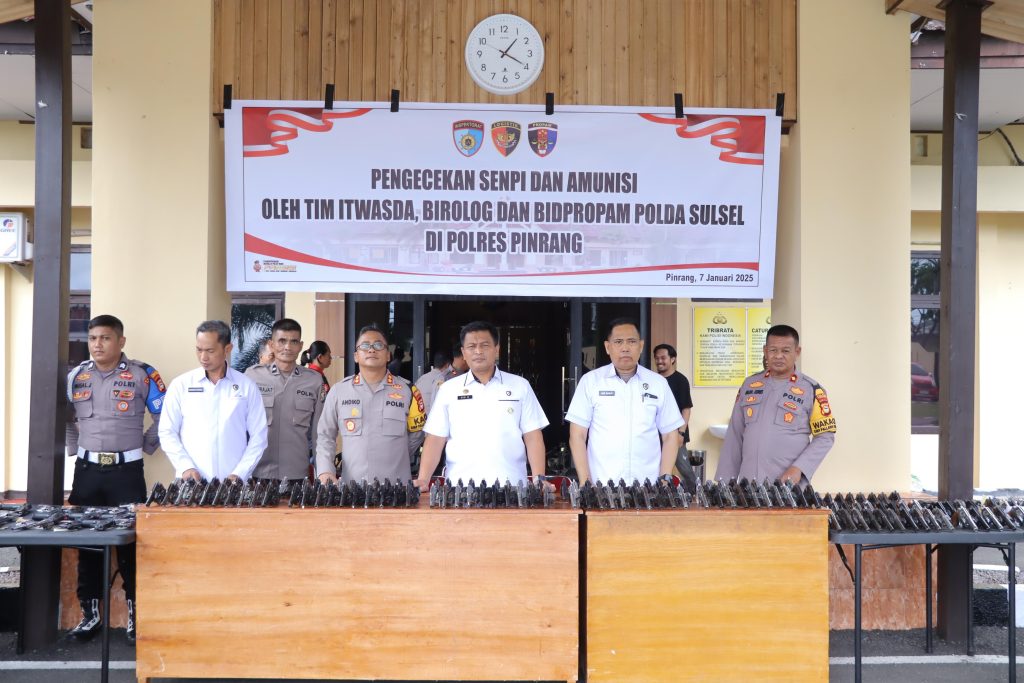 Tim Gabungan Polda Sulsel Lakukan Pemeriksaan Administrasi dan Senjata Api di Polres Pinrang