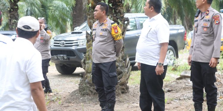 Dukung Program Ketahanan Pangan, Kapolres Wajo bersama PTPN 4 dan PT. Energy Equity Pantau Lahan Tidur