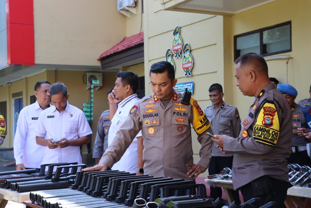 Cegah Penyalahgunaan, Kapolres Maros bersama Bidpropam, Biro Logistik dan Itwasda Cek Ratusan Senpi dan Amunisi