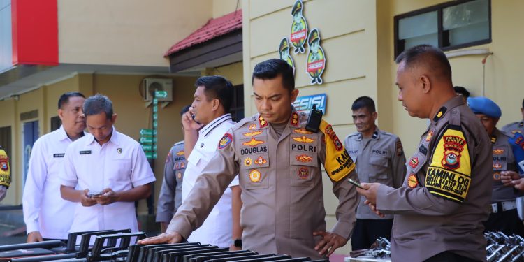 Cegah Penyalahgunaan, Kapolres Maros bersama Bidpropam, Biro Logistik dan Itwasda Cek Ratusan Senpi dan Amunisi