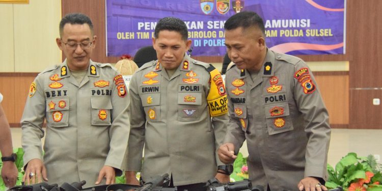AKBP Beny Murjayanto Pimpin Pengecekan Senpi dan Amunisi Personel Polres Bone