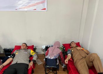 Kapolres Bone bersama Pj. Bupati Melakukan Donor Darah Dalam Rangka HUT Bank Sulselbar ke 64