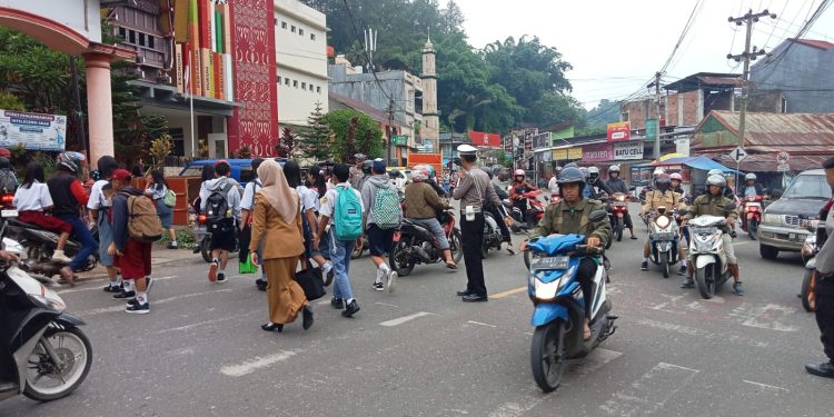 Ciptakan Kamseltibcarlantas, Satlantas Polres Tana Toraja Gelar Strong Point