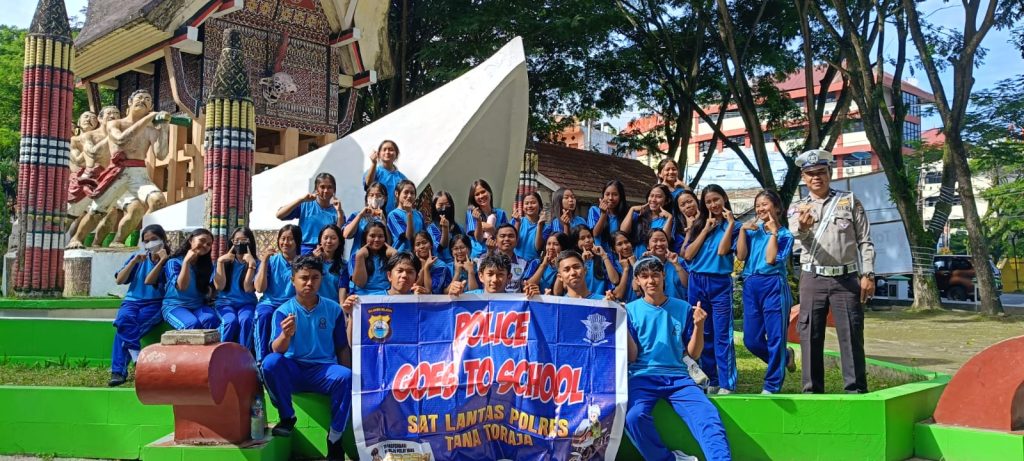 Melalui Program Police Go To School, Sat Lantas Polres Tator Sambangi SMA 5 Tana Toraja