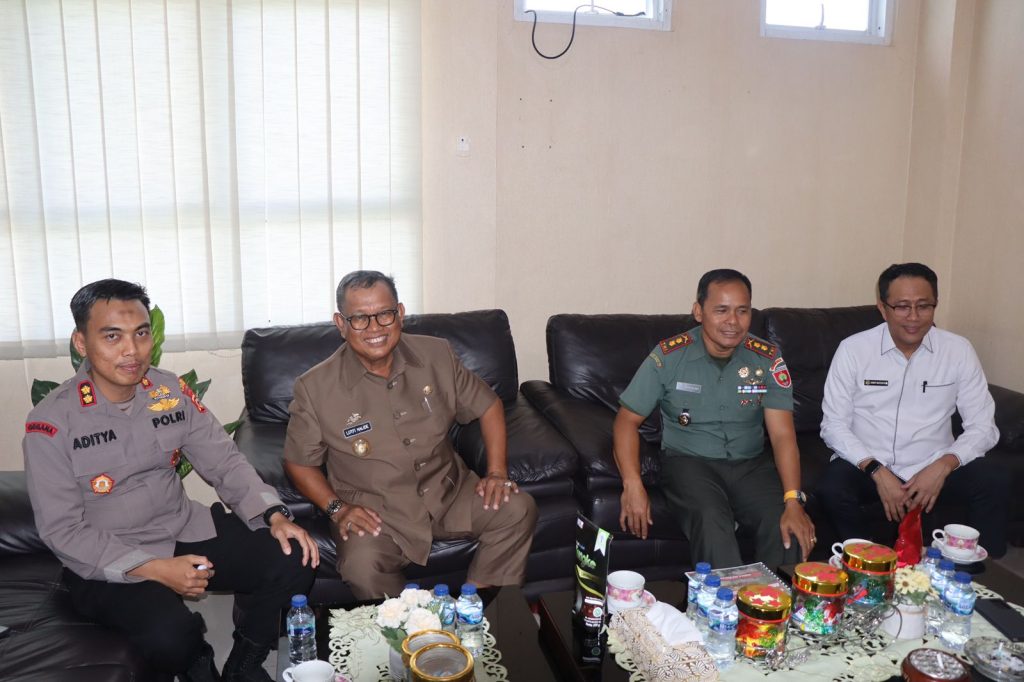 Sebagai Pejabat Baru, Kapolres Soppeng Melakukan Silaturahmi Dengan Kajari