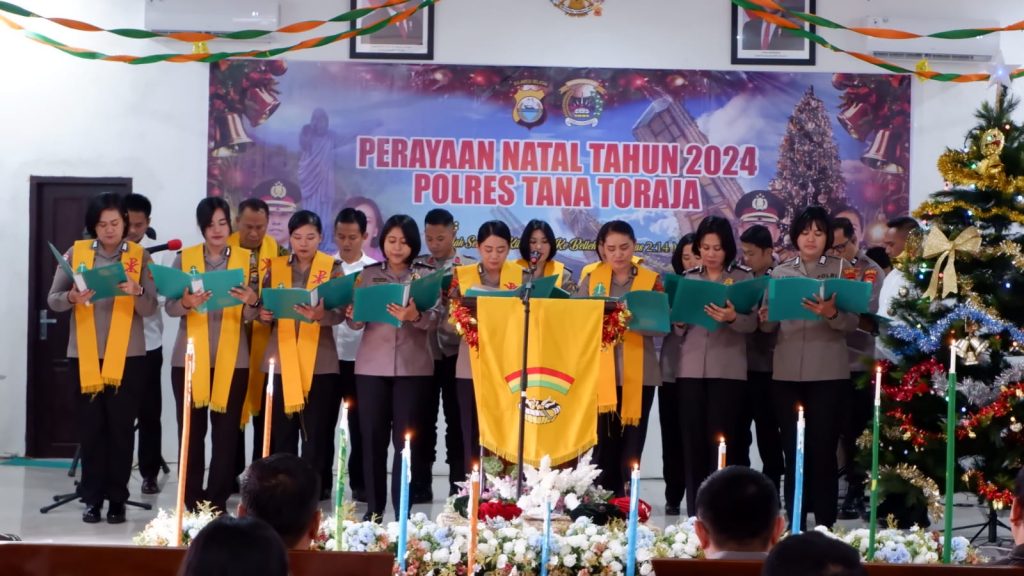 Tim Paduan Suara Polres Tana Toraja Tampil Memukau