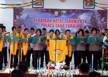 Tim Paduan Suara Polres Tana Toraja Tampil Memukau