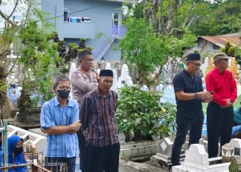 Kasat Lantas Polres Bone Pimpin Pengawalan Mobil Jenazah Dari Rumah Duka ke Pemakaman
