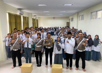 Kasat Lantas Polres Soppeng bersama Personel Beri Edukasi Tertib Lalu Lintas ke Pelajar di Beberapa Sekolah