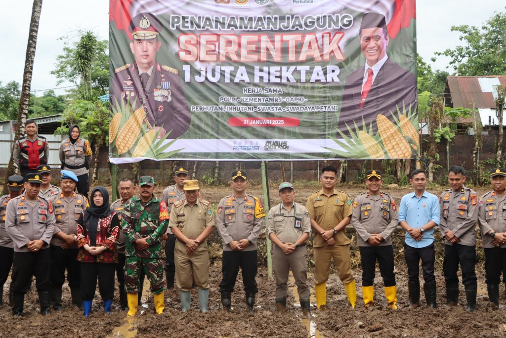 Dukung Program Asta Cita Presiden RI, Kapolres Maros Tanam Jagung Serentak