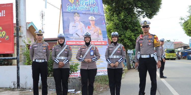 Kasat Lantas Polres Luwu bersama Personel Beri Edukasi Tertib Berlalulintas kepada Remaja dan Pelanjar
