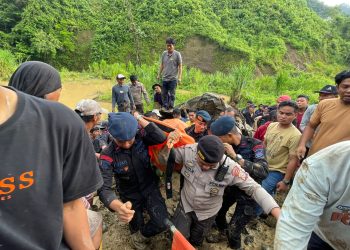 Kapolres Luwu Turunkan Personel Untuk Bantu Proses Evakuasi Korban Tanah Longsor di Padang
