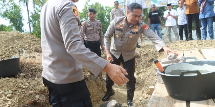 Peletakan Batu Pertama Pembangunan Masjid Polsek Majauleng, Kapolres Wajo: Semoga Memberikan Manfaat