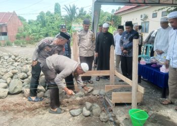 Kapolres Palopo Peletakan Batu Pertama Pembangunan Mushollah Polsek Wara Selatan