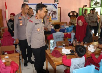 Kapolres Soppeng Pantau Langsung Program Makan Bergizi Gratis di SDN 261 Watang Belo