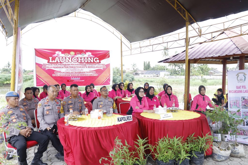 Kapolres Pinrang bersama Ketua Bhayangkari Ikuti Launching Pekarangan Pangan Lestari