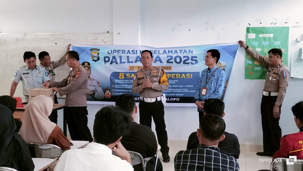 Kasat Lantas Polres Palopo bersama Kasat Binmas Beri Edukasi Ke Mahasiswa IAIN 