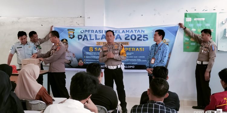 Kasat Lantas Polres Palopo bersama Kasat Binmas Beri Edukasi Ke Mahasiswa IAIN 