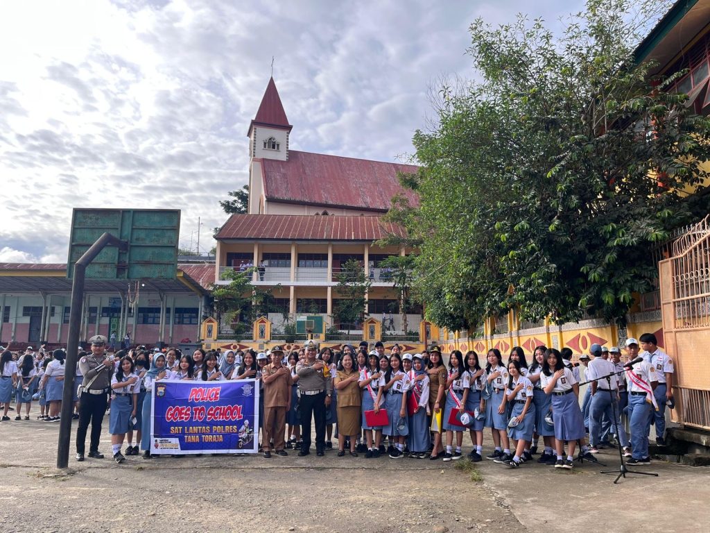 Tingkatkan Kesadaran Lalu Lintas, Kasat Lantas Polres Tana Toraja Edukasi Pelajar SMAN 1