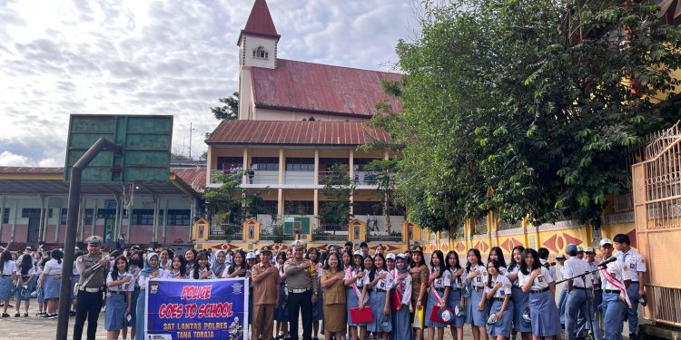 Tingkatkan Kesadaran Lalu Lintas, Kasat Lantas Polres Tana Toraja Edukasi Pelajar SMAN 1