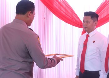 Berhasil Ungkap Kasus, Kasat Reskrim Polres Wajo bersama Anggota Terima Penghargaan