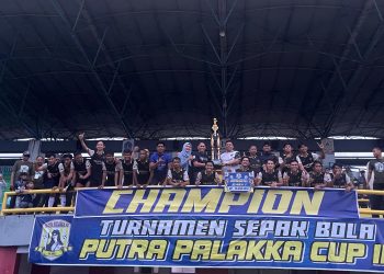 Turnamen Sepak Bola Palakka Cup II Berakhir, Kapolres Bone Serahkan Hadiah ke Pemenang