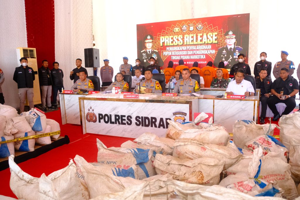 Kapolda Sulsel Rilis Hasil Ungkap Polres Sidrap, 4,6 Kg Sabu, 4200 Ekstasi dan 4 Ton Pupuk Subsidi 