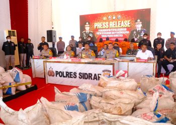 Kapolda Sulsel Rilis Hasil Ungkap Polres Sidrap, 4,6 Kg Sabu, 4200 Ekstasi dan 4 Ton Pupuk Subsidi 