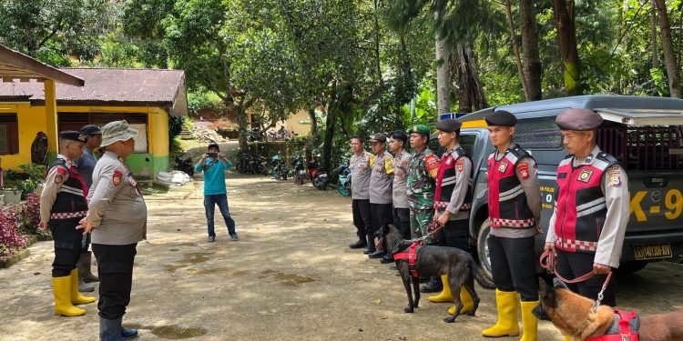 Polres Toraja Utara Dibantu K9 Polda Sulsel Berhasil Temukan 2 Dari 12 Jenazah Yang Tertimbun Longsor