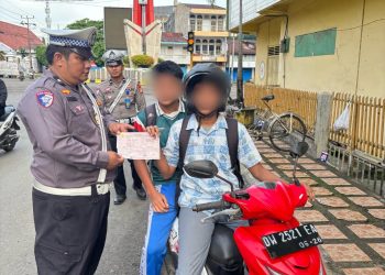 Hari Ke-11 Ops Keselamatan, Personel Satlantas Polres Bone Beri Teguran ke Pelanggar