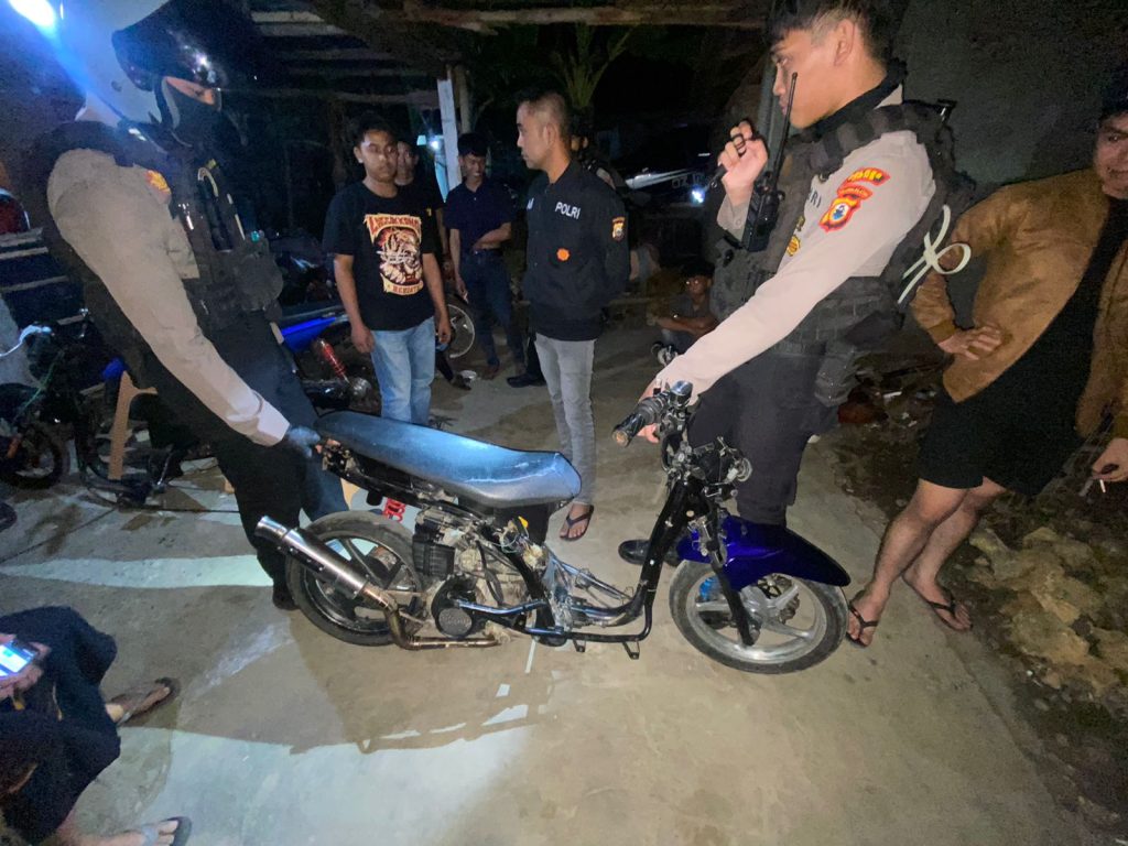 Tim Patmor Sat Samapta Polres Bone Bubarkan Balap Liar dan Amankan Sejumlah Kendaraan Roda Dua