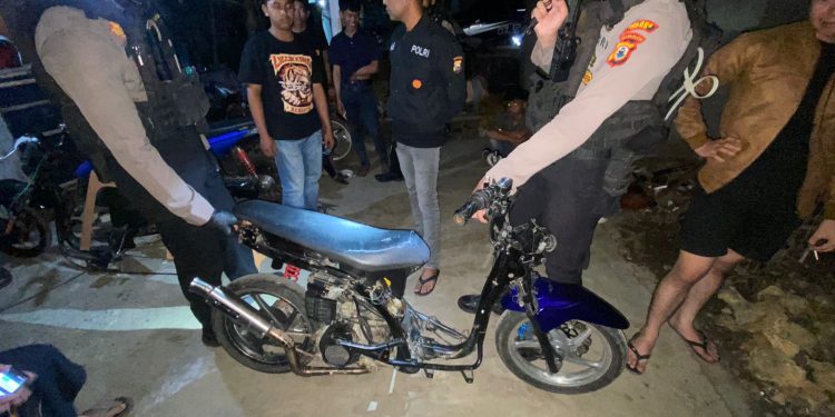 Tim Patmor Sat Samapta Polres Bone Bubarkan Balap Liar dan Amankan Sejumlah Kendaraan Roda Dua