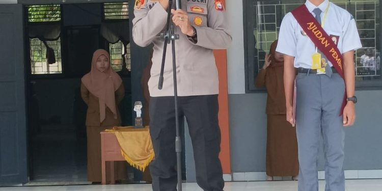 Berkunjung ke SMAN 30 Bone, IPTU Bahar Ajak Siswa Hindari Narkotika dan Bullying