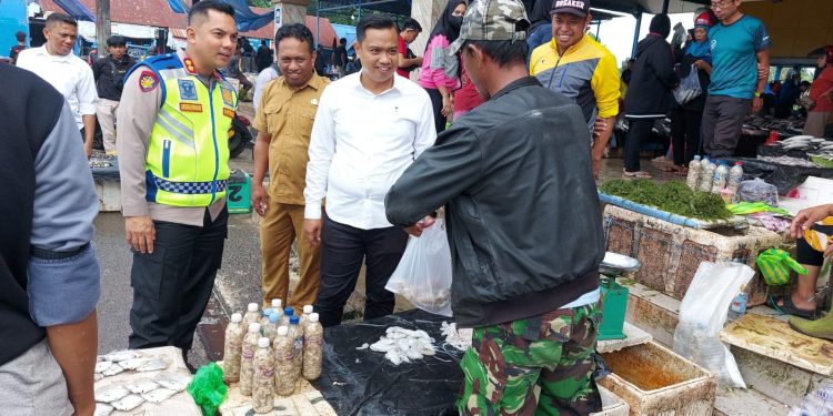 Kapolres Maros Pantau Langsung Situasi Kamtibmas di Pusat Pelelangan Ikan di Labuang