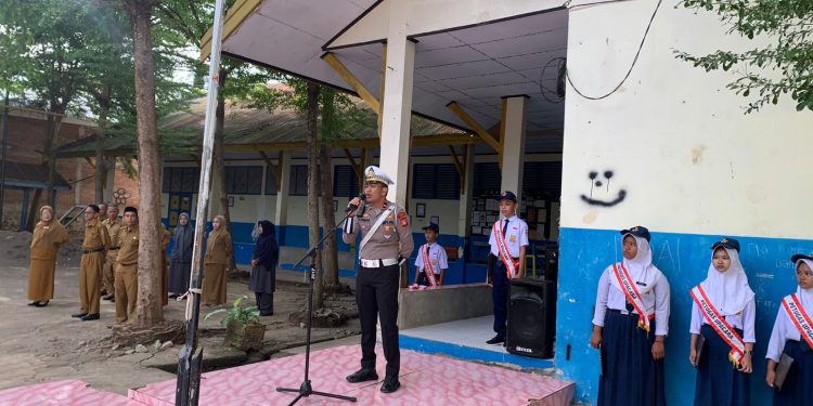 Melalui Police Goes To School, Personel Satlantas Polres Soppeng Himbau Pelajar Tertib Berlalulintas