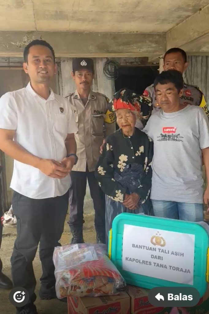 Personel Polres Tator Berikan Bantuan ke Korban Terdampak Kebakaran di Gandasil