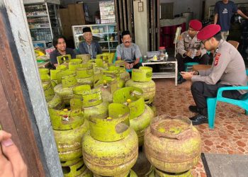 Kapolres Bone Turunkan Unit Ekonomi Untuk Pantau Pasokan dan Harga LPG 3 Kg di Agen