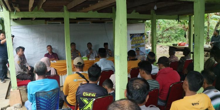 Kapolres Soppeng Pimpin Jum’at Curhat dan Berbagi Kepada Masyarakat di Citta