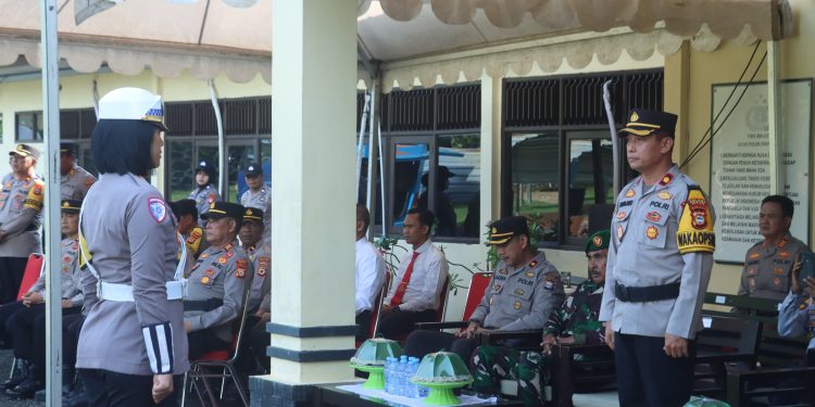 Waka Polres Wajo Pimpin Apel Gelar Pasukan Operasi Keselamatan Pallawa Tahun 2025