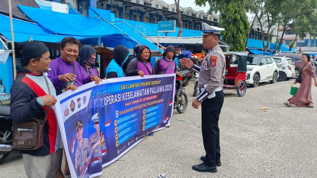 Hari ke-1 Ops Keselamatan Pallawa 2025, Sat Lantas Polres Sidrap Edukasi Pengendara