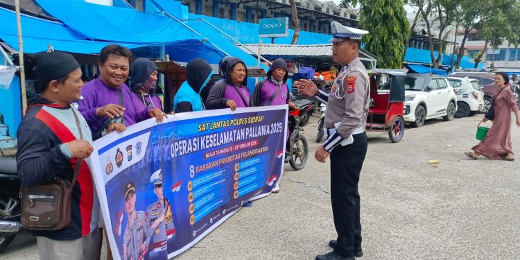 Hari ke-1 Ops Keselamatan Pallawa 2025, Sat Lantas Polres Sidrap Edukasi Pengendara
