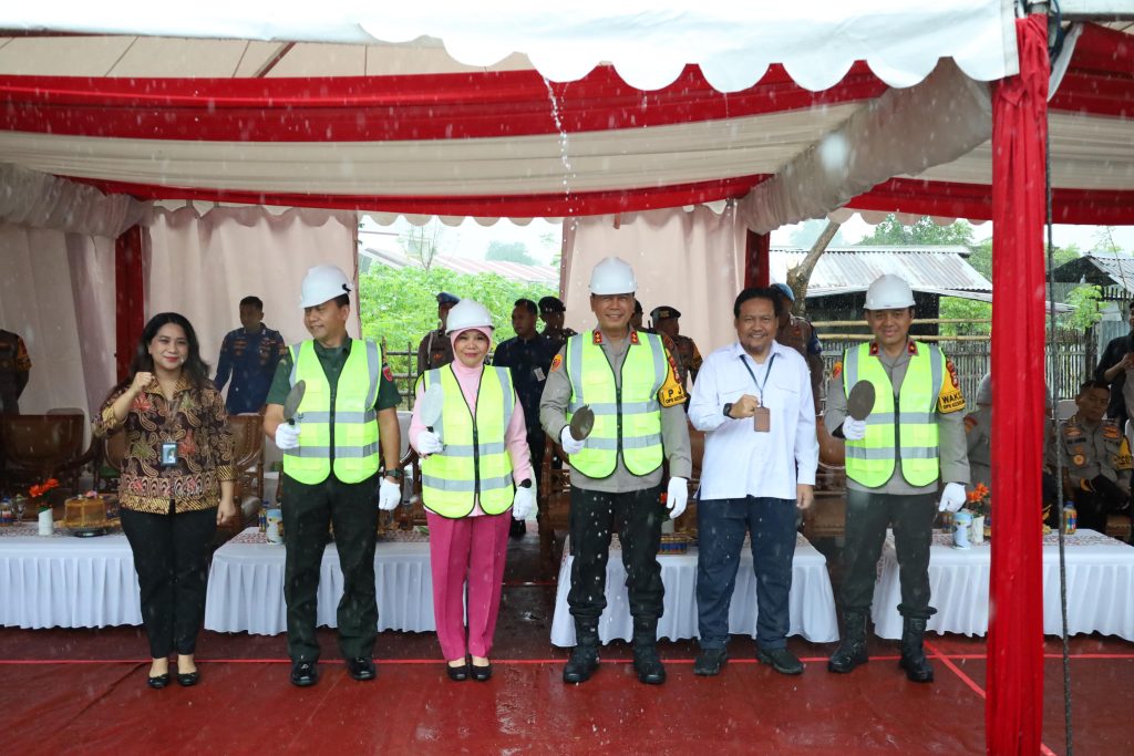 Kapolda Sulsel Peletakan Batu Pertama Pembangunan SPPG dan Resmikan Rusun Aspol