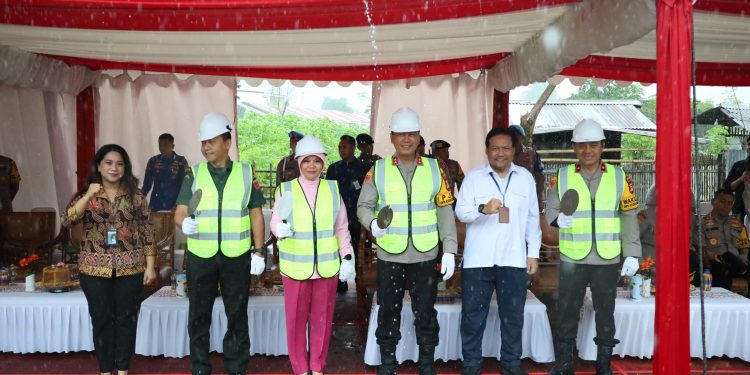 Kapolda Sulsel Peletakan Batu Pertama Pembangunan SPPG dan Resmikan Rusun Aspol