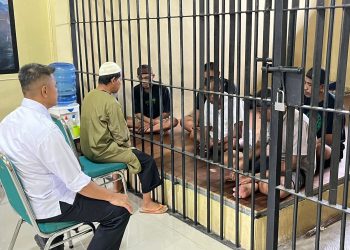 Tingkatkan Iman dan Taqwa , Polres Soppeng Gelar Binrothal Tahanan