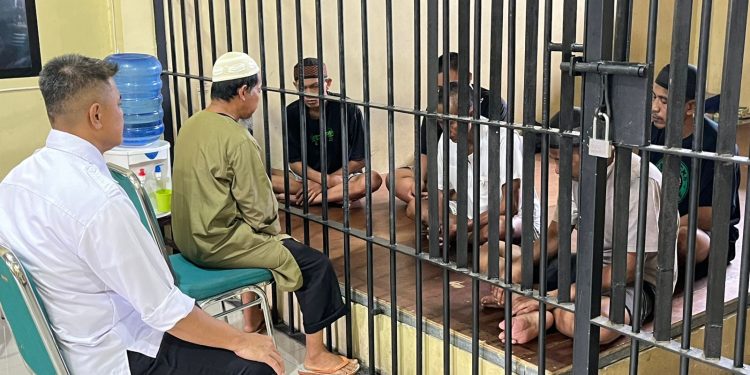 Tingkatkan Iman dan Taqwa , Polres Soppeng Gelar Binrothal Tahanan