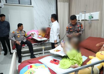 Kapolda Sulsel Besuk Dua Bocah Korban Penganiayaan Orang Tuanya di RS Bhayangkara
